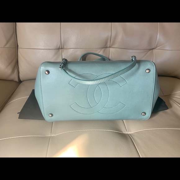 Chanel quilted shopping tote like new - Picture 3 of 6